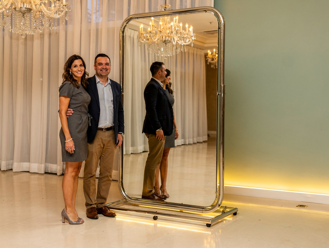 Luxe mirror booth reflecting a beautiful venue